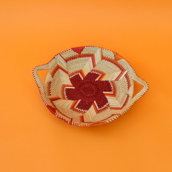 This carefully hand-woven fruit baskets is made of Elephant straw. No basket is the same, each piece has been handcrafted in Bolga, Ghana. There may be some imperfections but that is due to the fact that they are handmade.  Not only is it straw basket or bowl great for storing your fruit and vegetables, It can be used for quiet a number of things including storing bits & bobs and decorating. A stylish way to keep clutter away in the house.  It is 100% eco-friendly and practical and versatile.