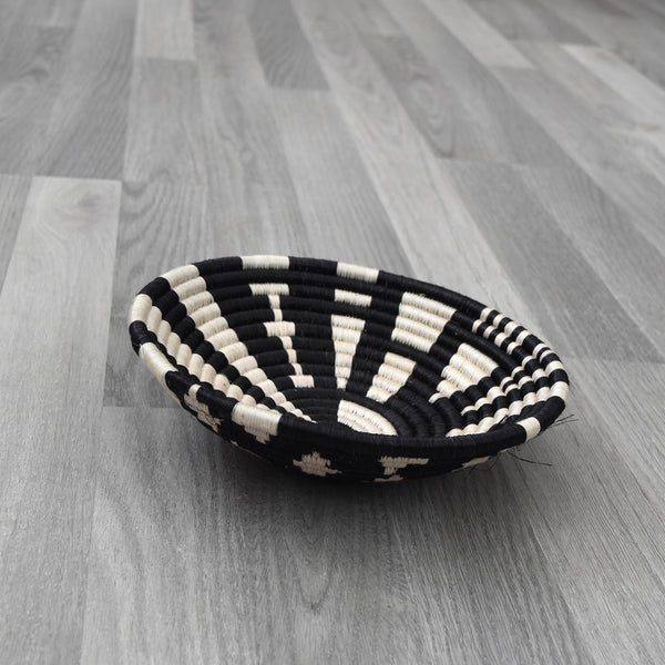 Small African Basket / Rwandan Basket / Wall art Basket / Straw basket / Hanging wall basket / Brown Woven Basket / Home Décor