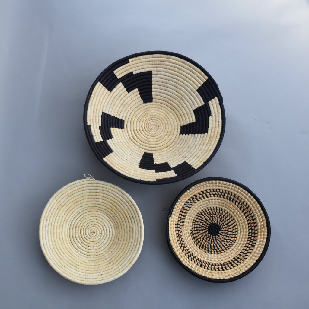 Hand woven straw. A tradition and art which has been part of Ugandan culture for centuries.  With all of the materials used being natural products or recycled, we also believe this is a lovely way of making use of natural resources the world has to offer and making positive changes to become more sustainable.  Beautifully, unique, handmade basket made out of banana stalks and raffia fibres also known as the Ugandan basket. 