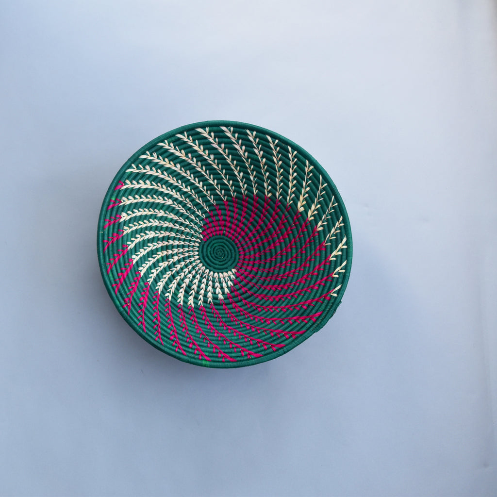 Hand woven straw. A tradition and art which has been part of Ugandan culture for centuries.  With all of the materials used being natural products or recycled, we also believe this is a lovely way of making use of natural resources the world has to offer and making positive changes to become more sustainable.  Beautifully, unique, handmade basket made out of banana stalks and raffia fibres also known as the Ugandan basket. 