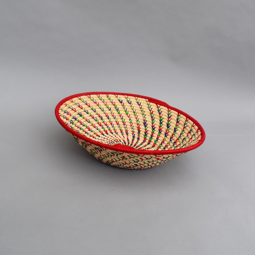Hand woven straw. A tradition and art which has been part of Ugandan culture for centuries.  With all of the materials used being natural products or recycled, we also believe this is a lovely way of making use of natural resources the world has to offer and making positive changes to become more sustainable.  Beautifully, unique, handmade basket made out of banana stalks and raffia fibres also known as the Ugandan basket. 